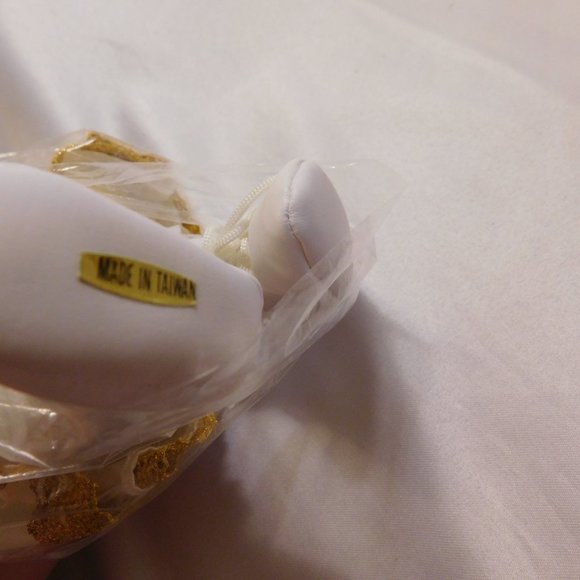 Snow White Land of Enchantment Porcelain Doll International Collectors Society - Picture 11 of 11